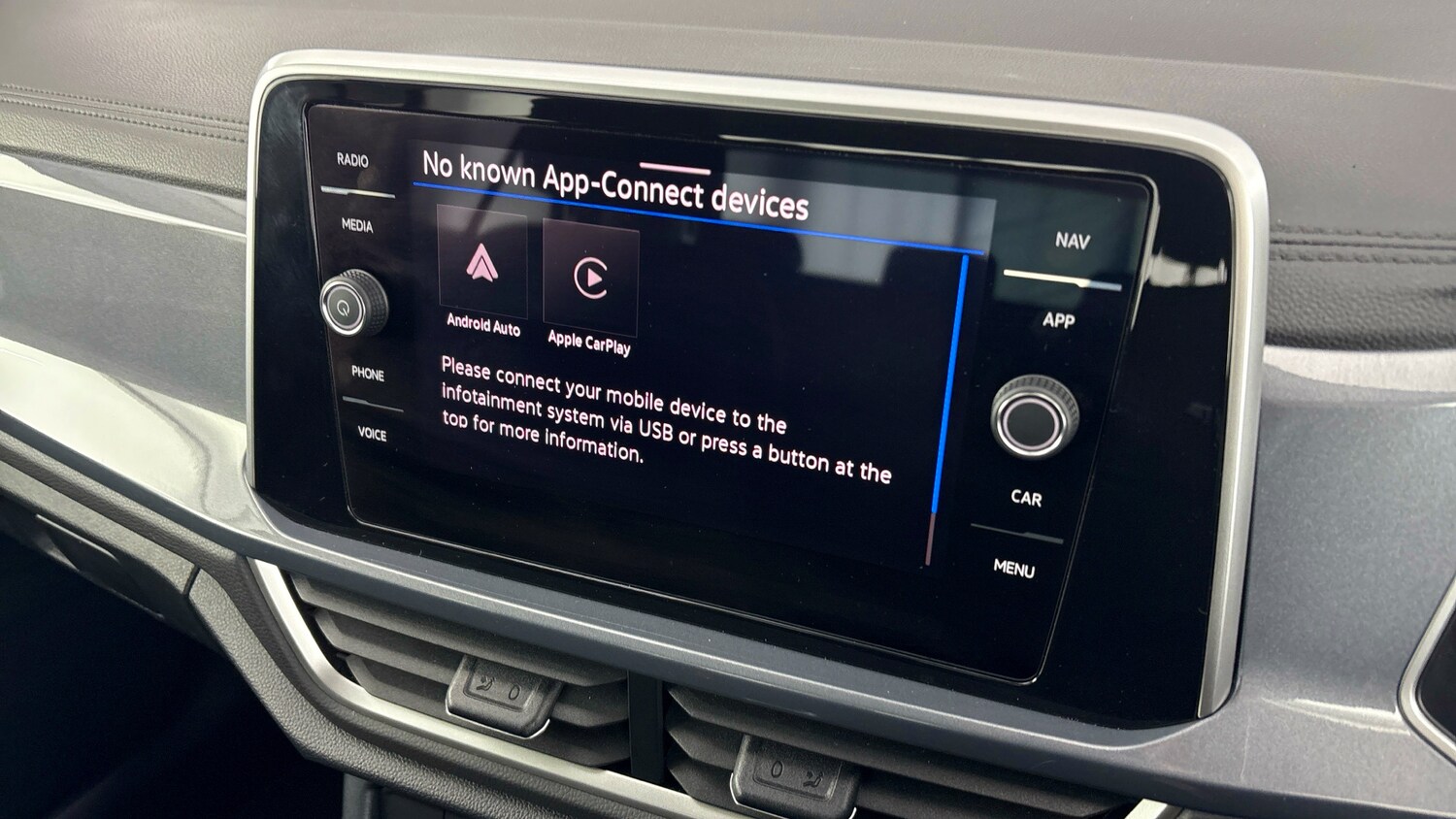 Used Volkswagen T-Roc 2024 for sale - 77602549: Photo 14