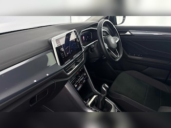 Used Volkswagen T-Roc 2024 for sale - 77602549: Photo