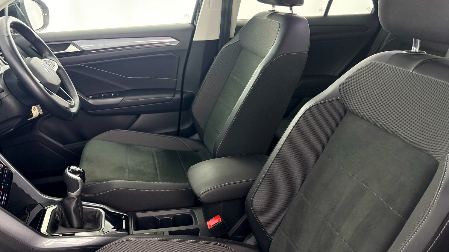 Used Volkswagen T-Roc 2024 for sale - 77602549: Photo 33