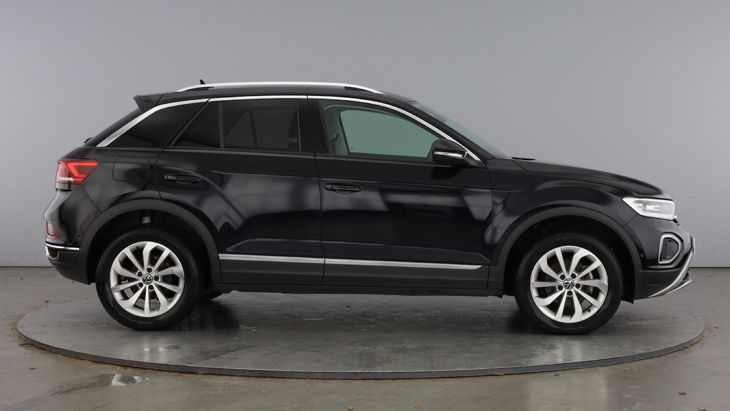 Used Volkswagen T-Roc 2024 for sale - 77602549: Photo 4