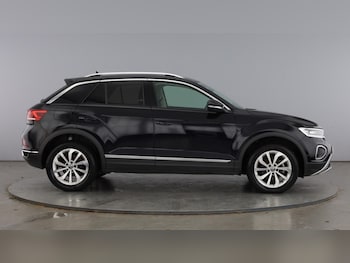 Used Volkswagen T-Roc 2024 for sale - 77602549: Photo