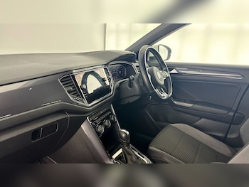 Used Volkswagen T-Roc 2021 for sale - 78817544: Photo