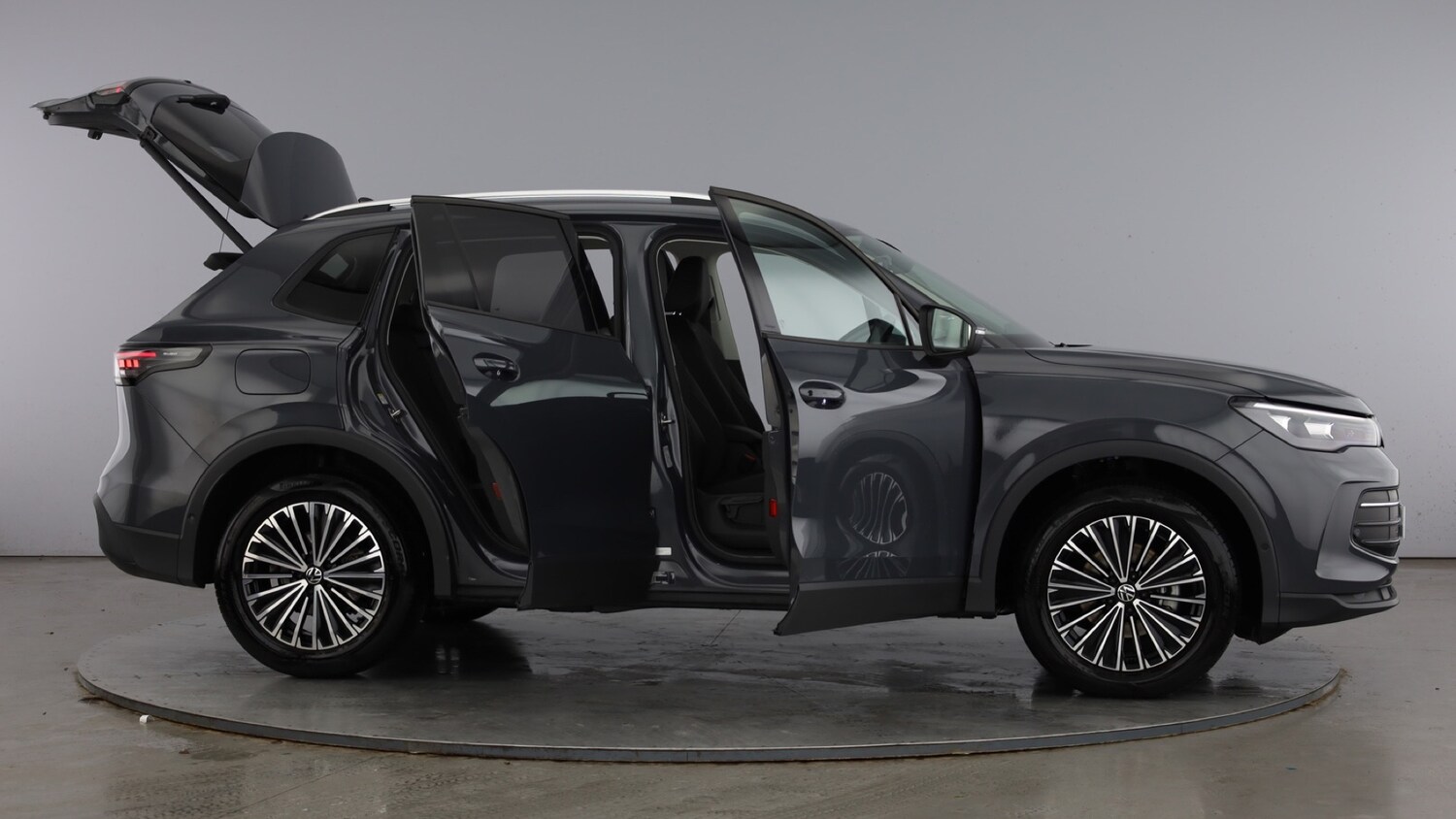 Used Volkswagen Tiguan 2024 for sale - 78196610: Photo 11