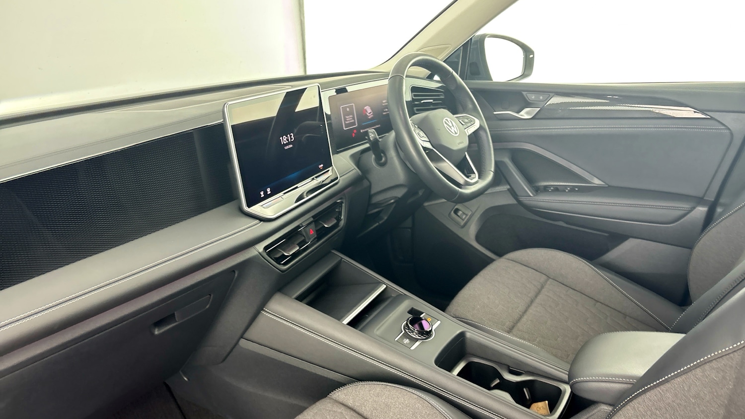 Used Volkswagen Tiguan 2024 for sale - 78196610: Photo 2