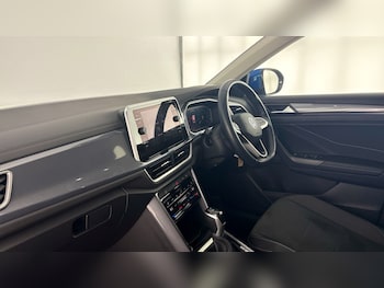 Used Volkswagen T-Roc 2023 for sale - 79071139: Photo