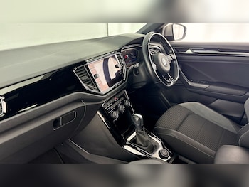 Used Volkswagen T-Roc 2021 for sale - 78968519: Photo