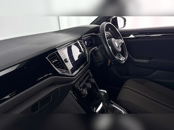 Used Volkswagen T-Roc 2021 for sale - 76931213: Photo