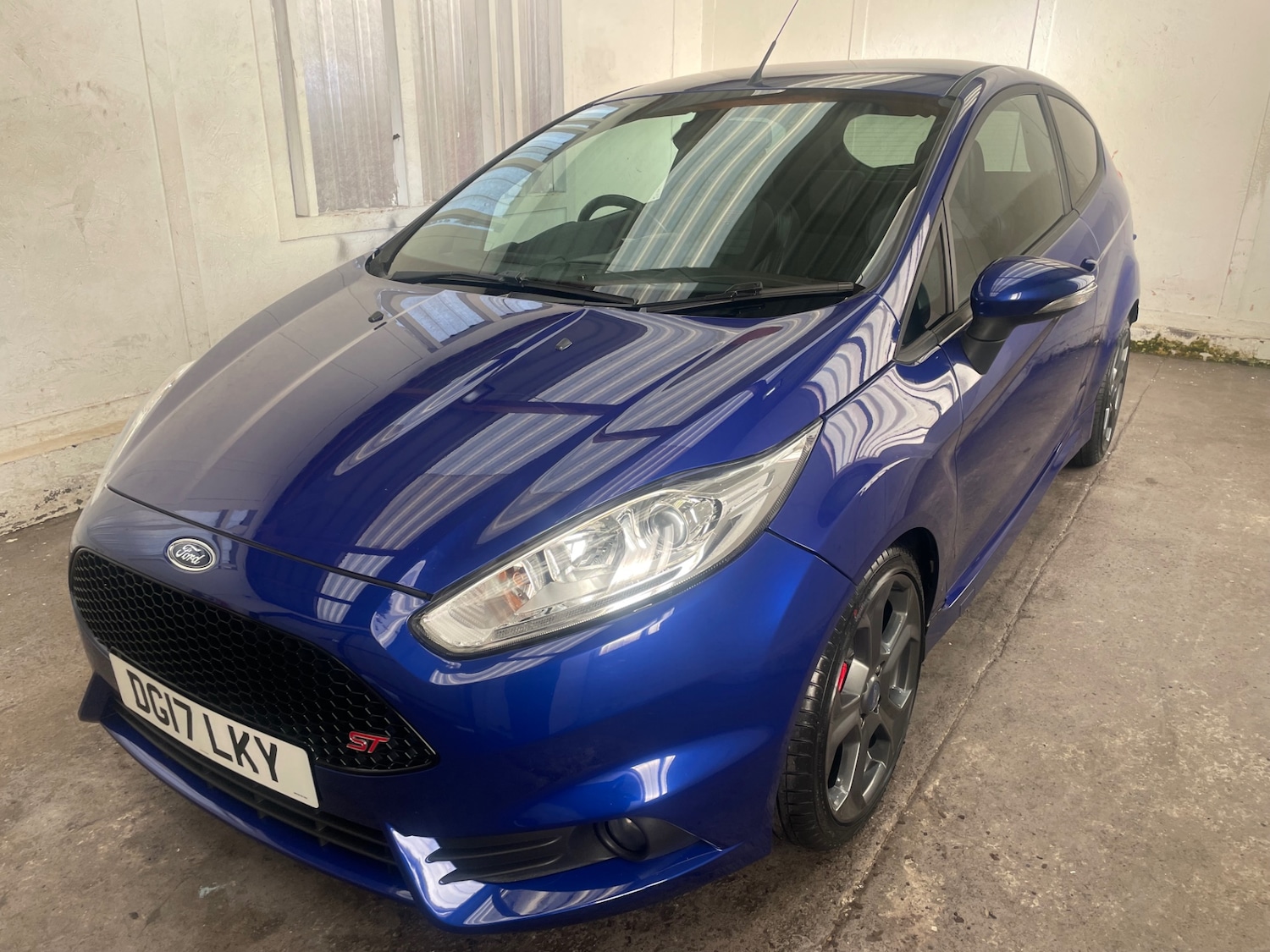 Used Ford Fiesta 2017 for sale - 76720359: Photo 2