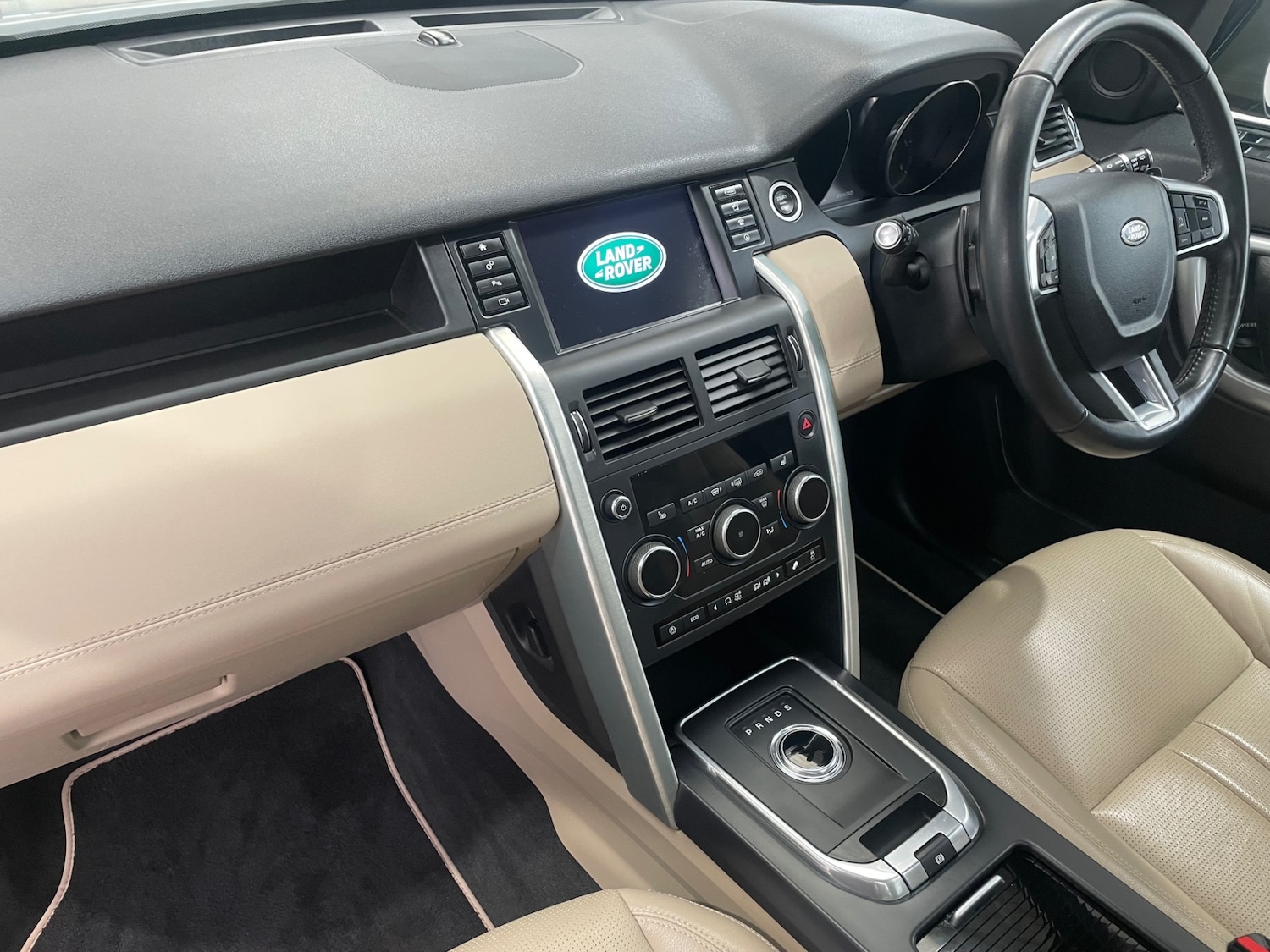 Used Land Rover Discovery Sport 2018 for sale - 76461636: Photo 10