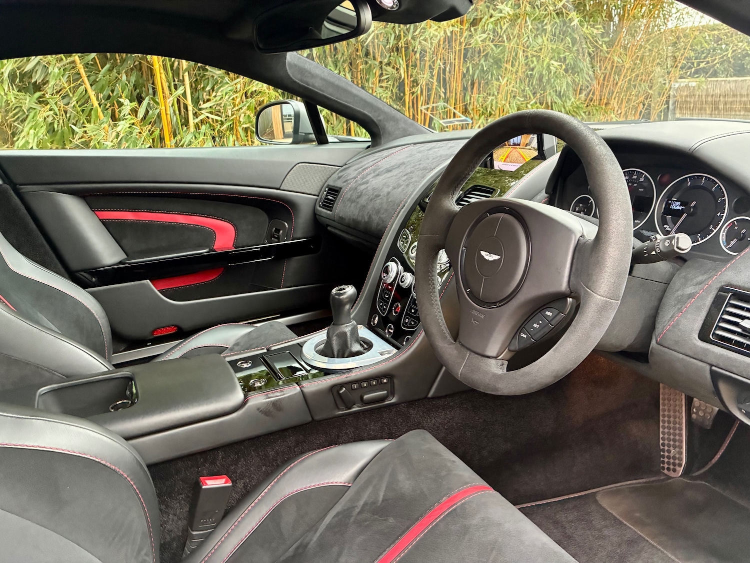 Used Aston Martin Vantage 2016 for sale - 77418260: Photo 6