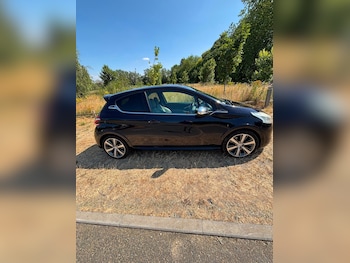 Used Peugeot 208 2013 for sale - 79236294: Photo