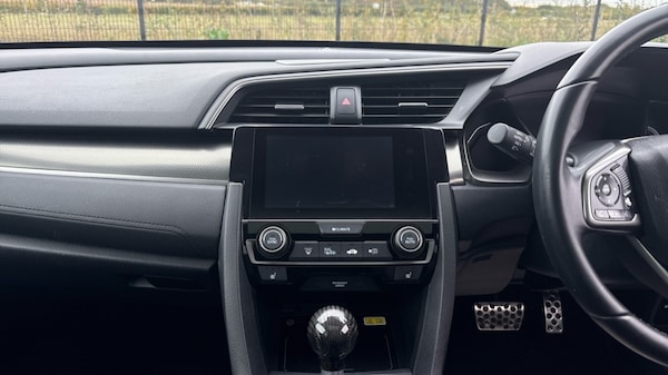 Used Honda Civic 2018 for sale - 76116727: Photo 11
