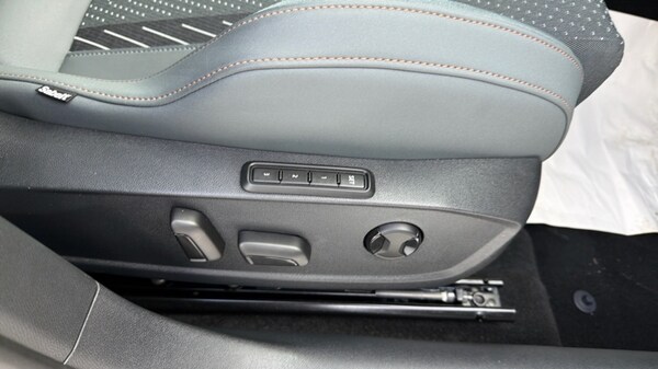 Used Cupra Leon 2025 for sale - 76233955: Photo 37