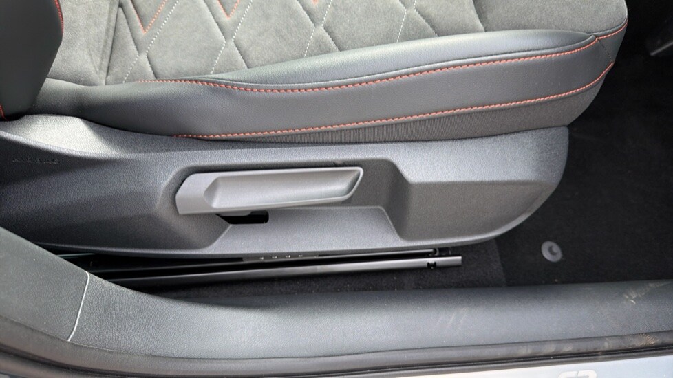 Used SEAT Leon 2025 for sale - 76130569: Photo 38