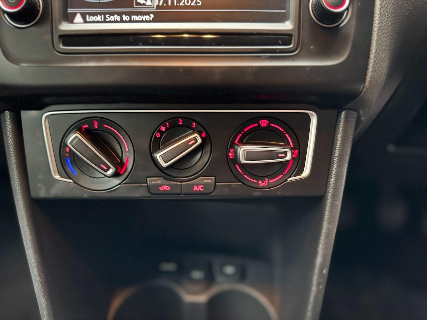 Used Volkswagen Polo 2015 for sale - 76600022: Photo 37