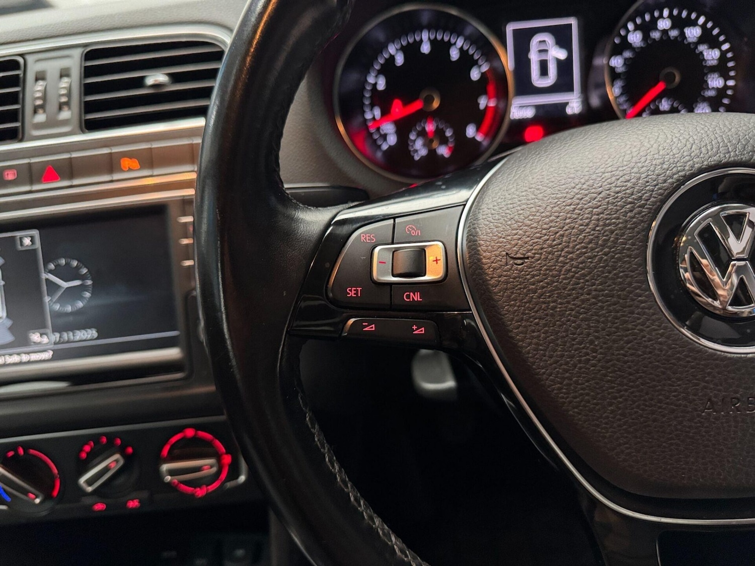 Used Volkswagen Polo 2015 for sale - 76600022: Photo 39