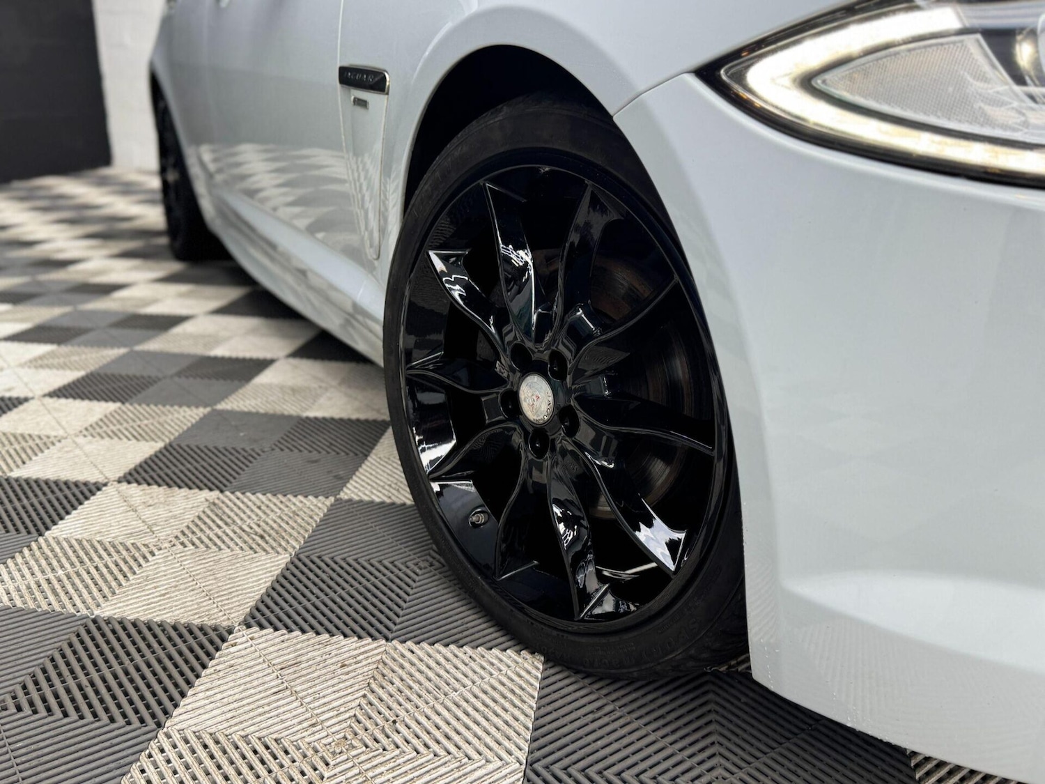 Used Jaguar XF 2015 for sale - 77208700: Photo 27