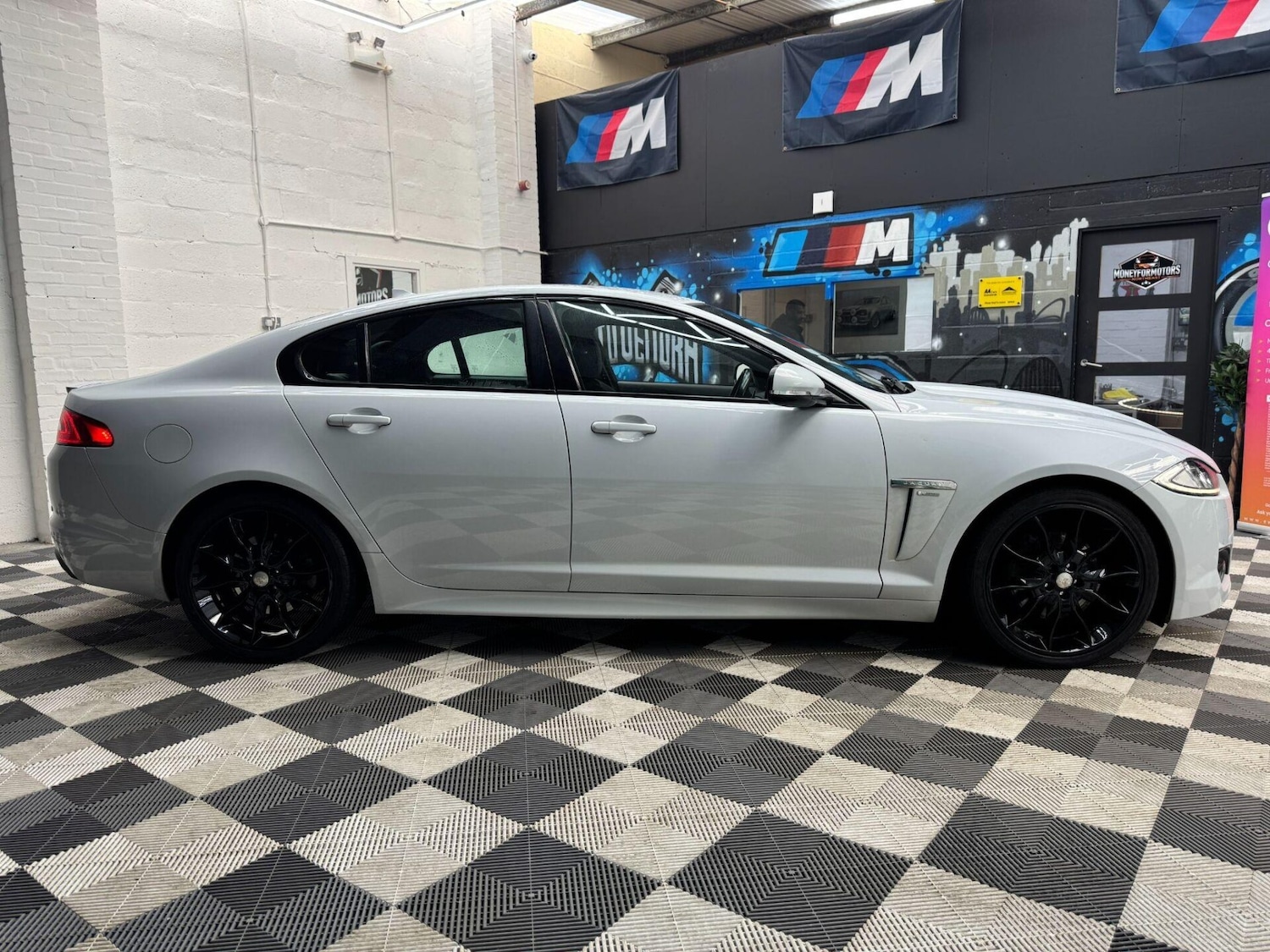 Used Jaguar XF 2015 for sale - 77208700: Photo 5