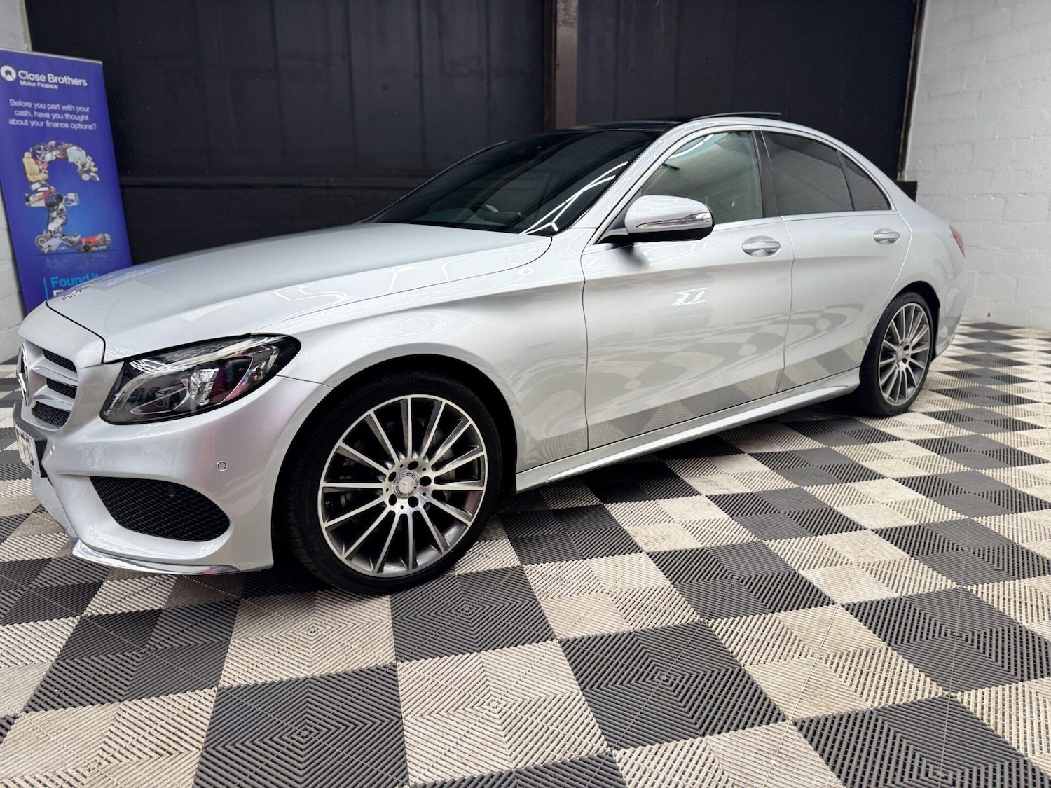 Used Mercedes-Benz C Class 2015 for sale - 76909333: Photo 11