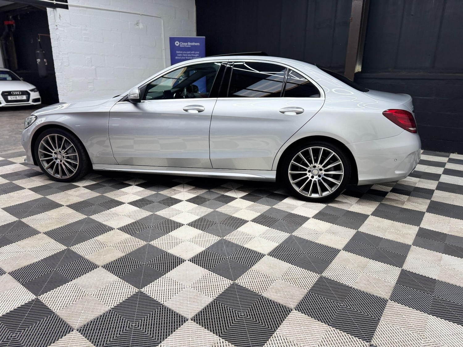 Used Mercedes-Benz C Class 2015 for sale - 76909333: Photo 12