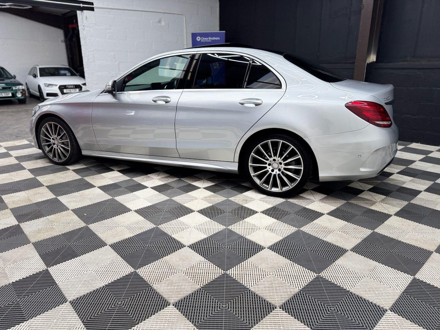 Used Mercedes-Benz C Class 2015 for sale - 76909333: Photo 2