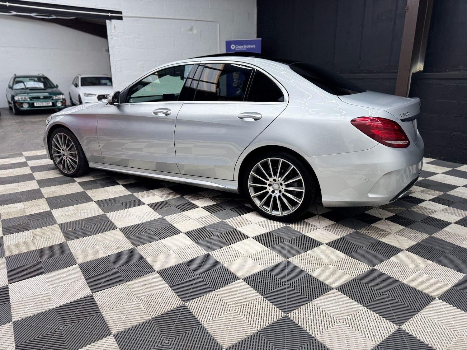 Used Mercedes-Benz C Class 2015 for sale - 76909333: Photo 4
