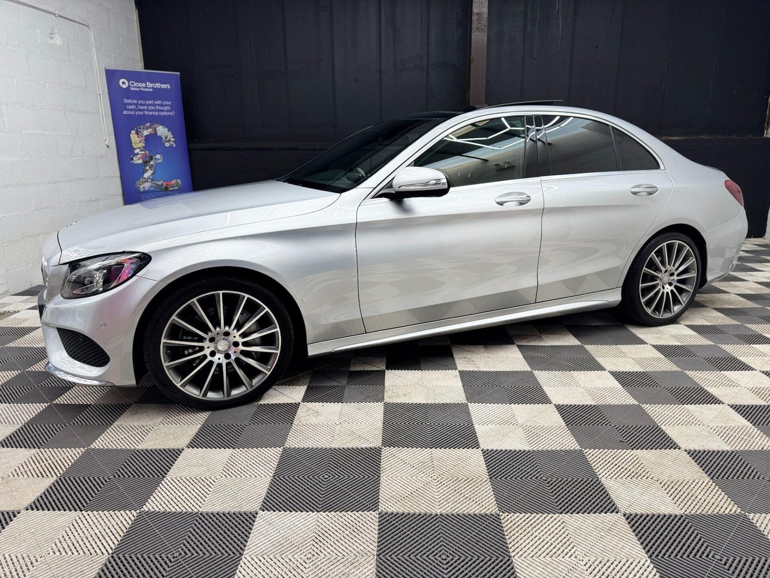 Used Mercedes-Benz C Class 2015 for sale - 76909333: Photo 5
