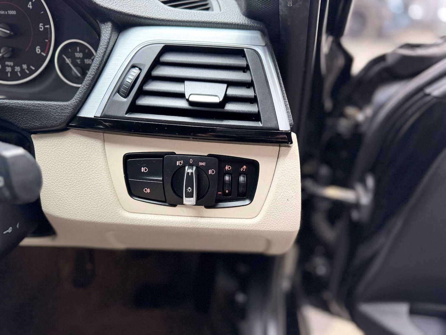 Used BMW 3 Series 2018 for sale - 77226200: Photo 25