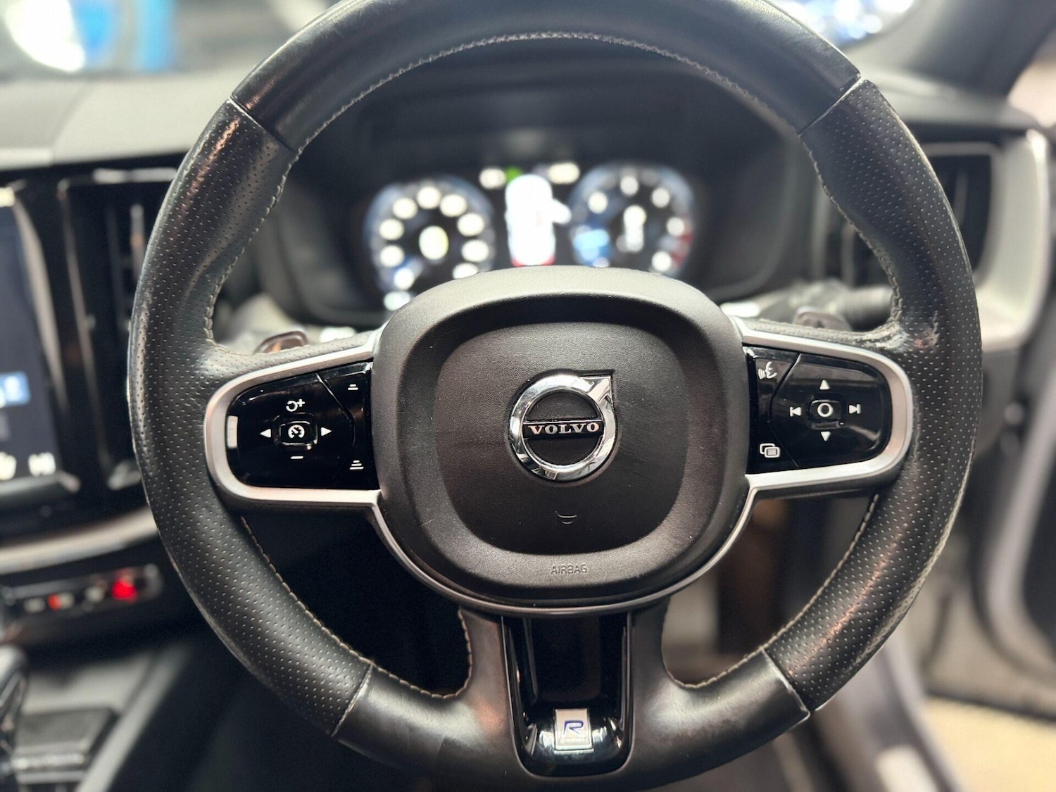 Used Volvo XC60 2018 for sale - 76600029: Photo 60