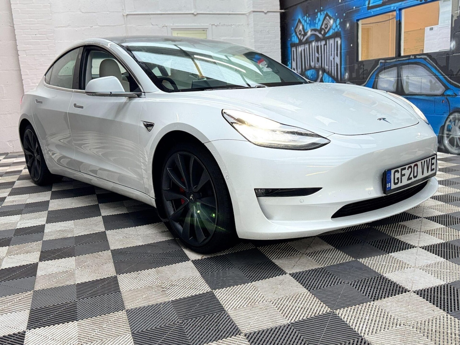 Used Tesla Model 3 2020 for sale - 76535084: Photo 2