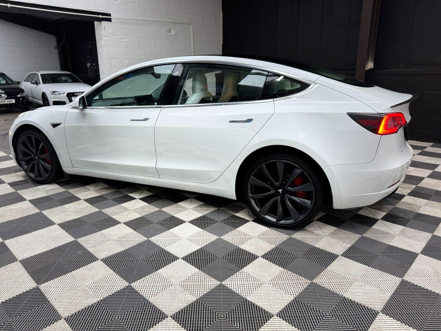 Used Tesla Model 3 2020 for sale - 76535084: Photo 22