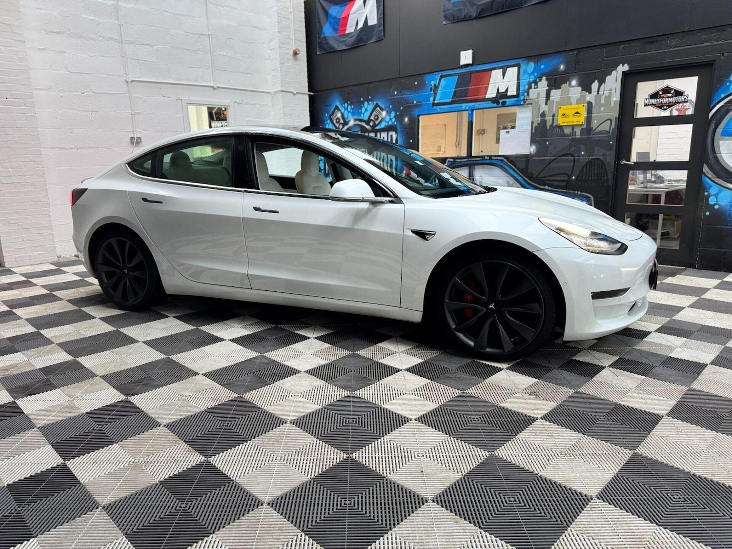 Used Tesla Model 3 2020 for sale - 76535084: Photo 28