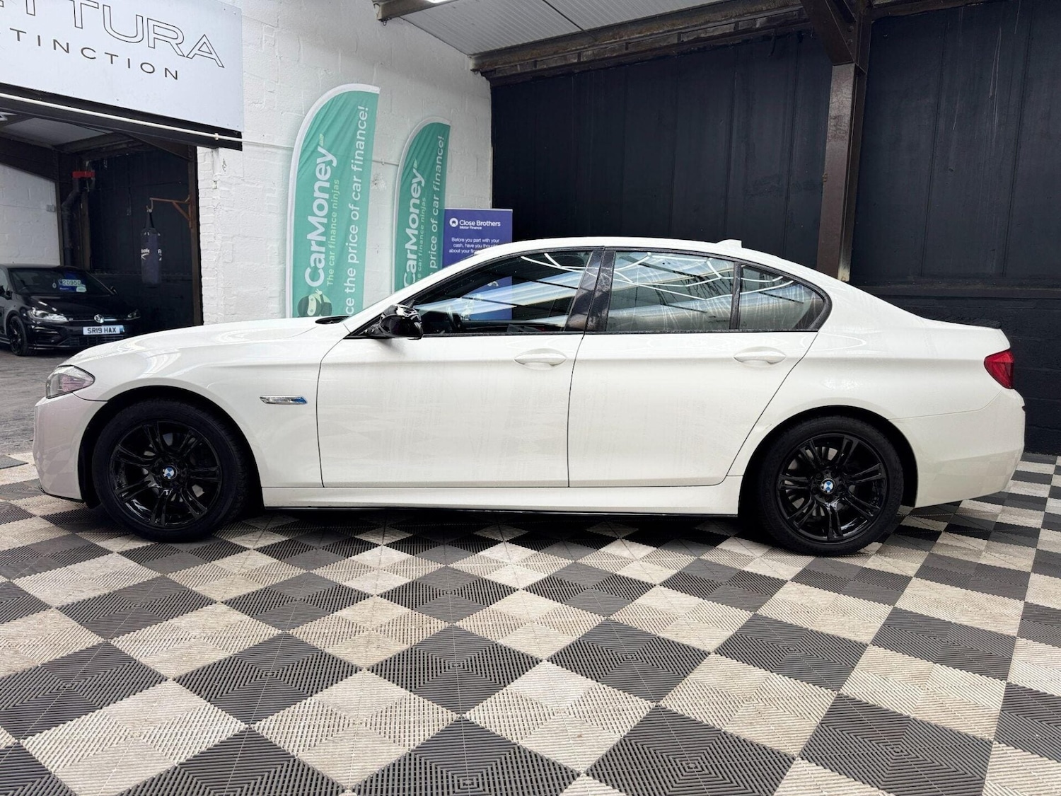 Used BMW 5 Series 2013 for sale - 77312920: Photo 2