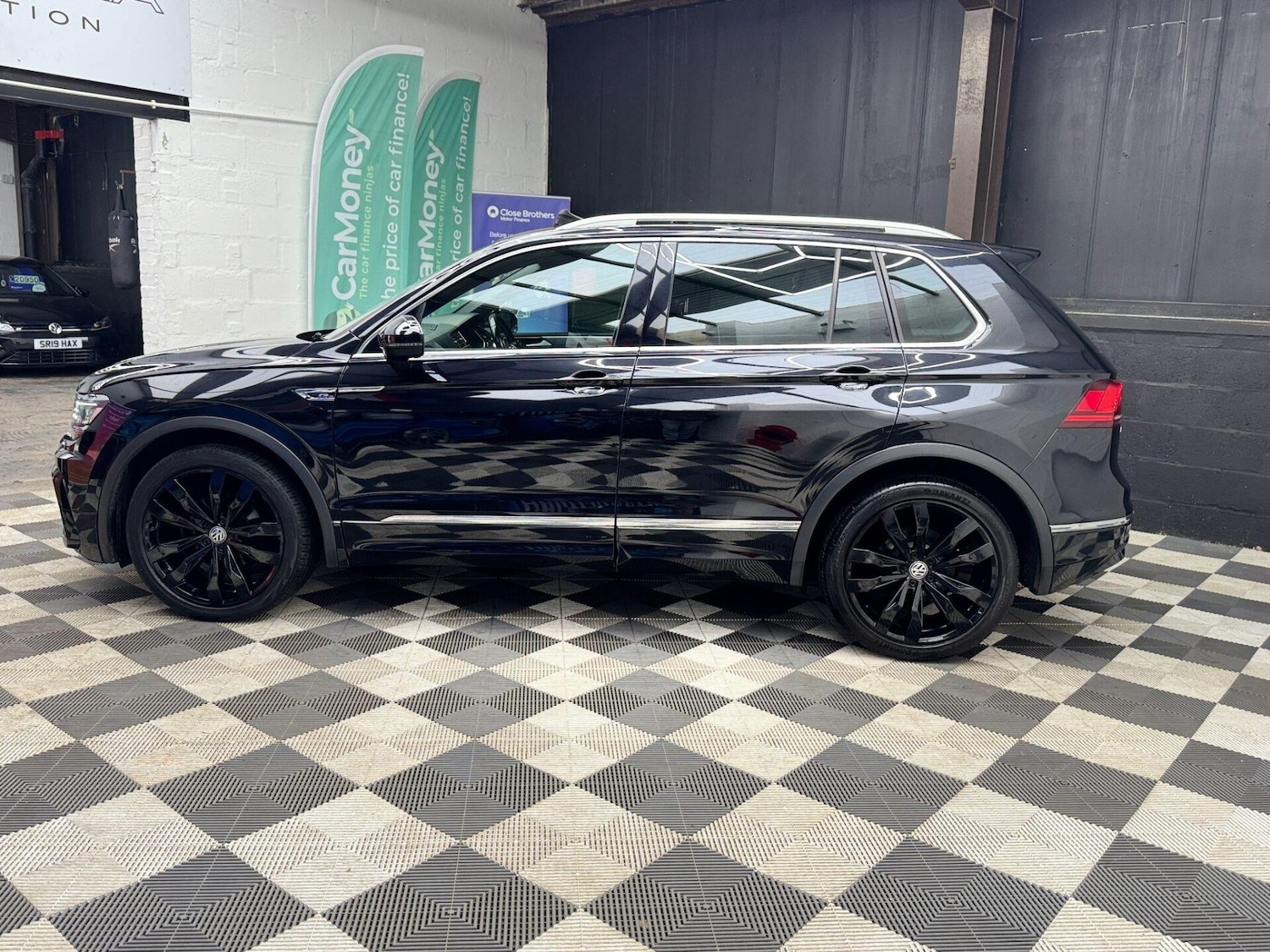 Used Volkswagen Tiguan 2017 for sale - 77355100: Photo 10