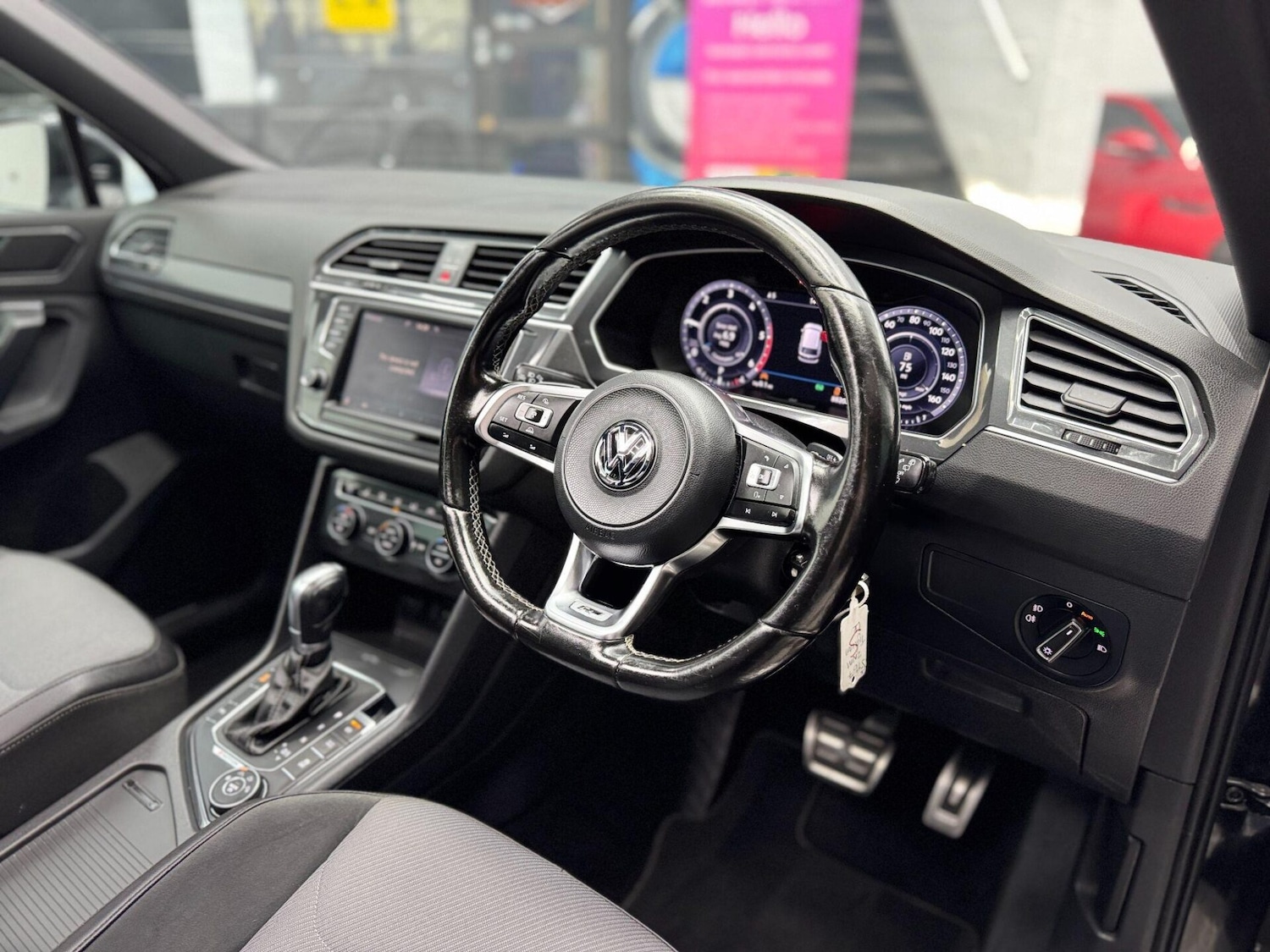 Used Volkswagen Tiguan 2017 for sale - 77355100: Photo 16