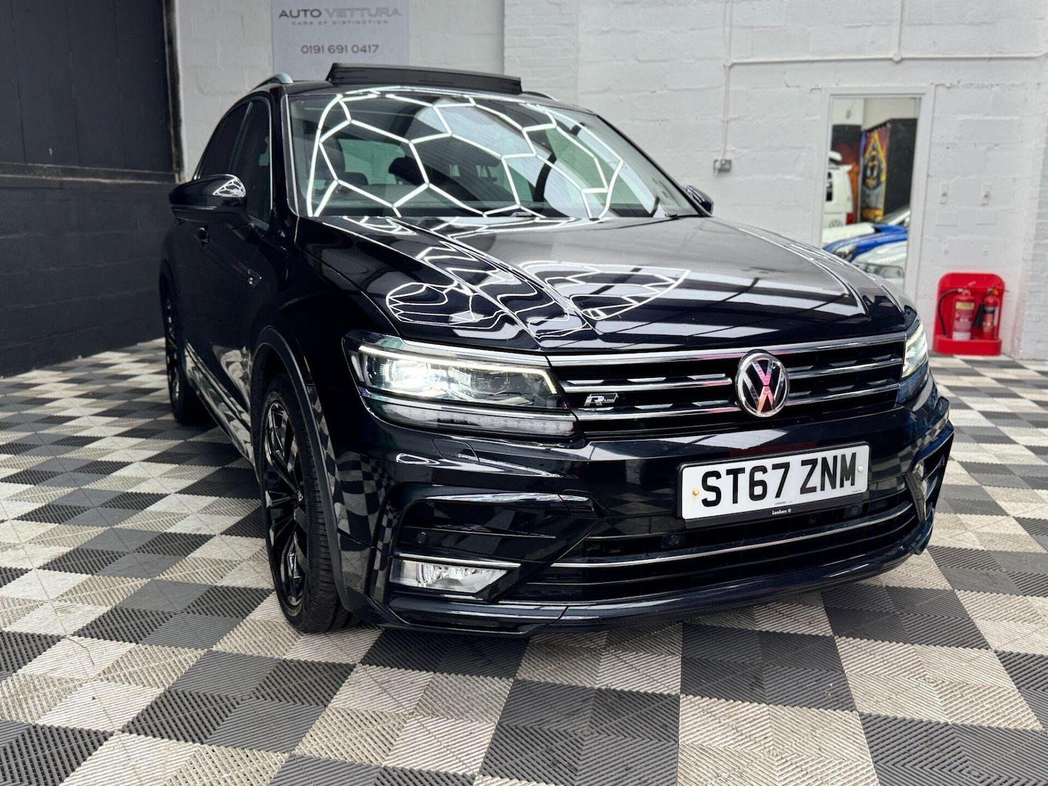 Used Volkswagen Tiguan 2017 for sale - 77355100: Photo 2