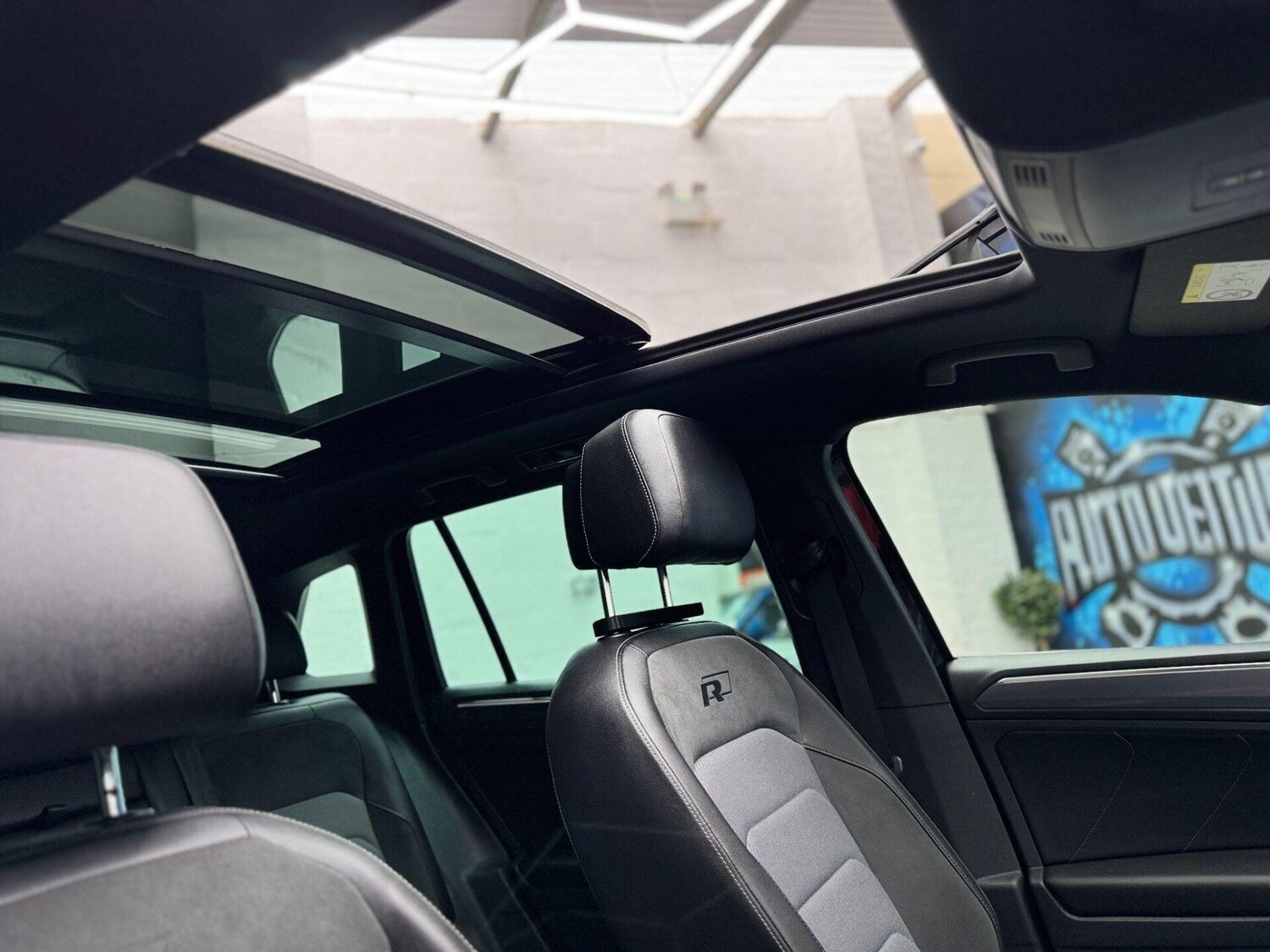 Used Volkswagen Tiguan 2017 for sale - 77355100: Photo 38