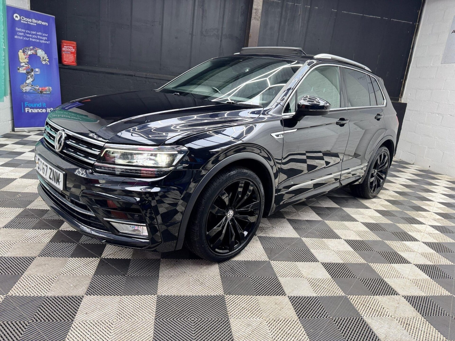 Used Volkswagen Tiguan 2017 for sale - 77355100: Photo 4