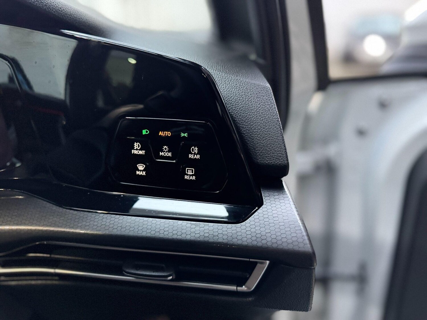 Used Volkswagen Golf 2020 for sale - 76566408: Photo 33