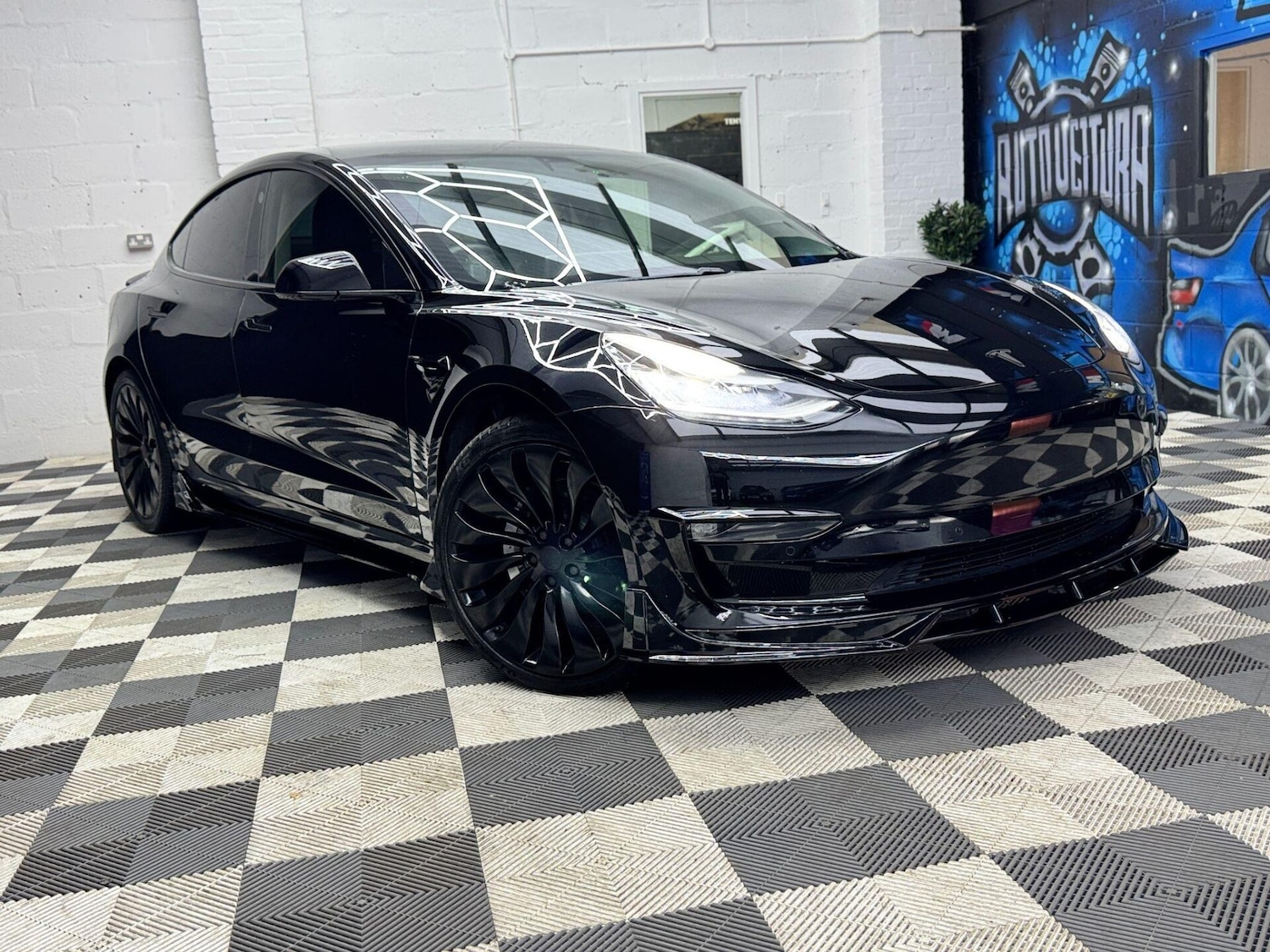 Used Tesla Model 3 2019 for sale - 76809238: Photo 2