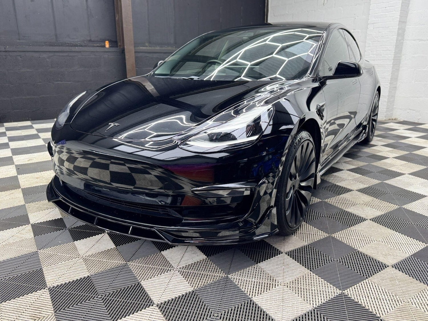 Used Tesla Model 3 2019 for sale - 76809238: Photo 4