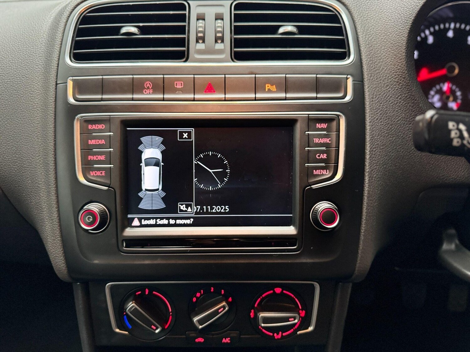 Used Volkswagen Polo 2015 for sale - 76508919: Photo 36