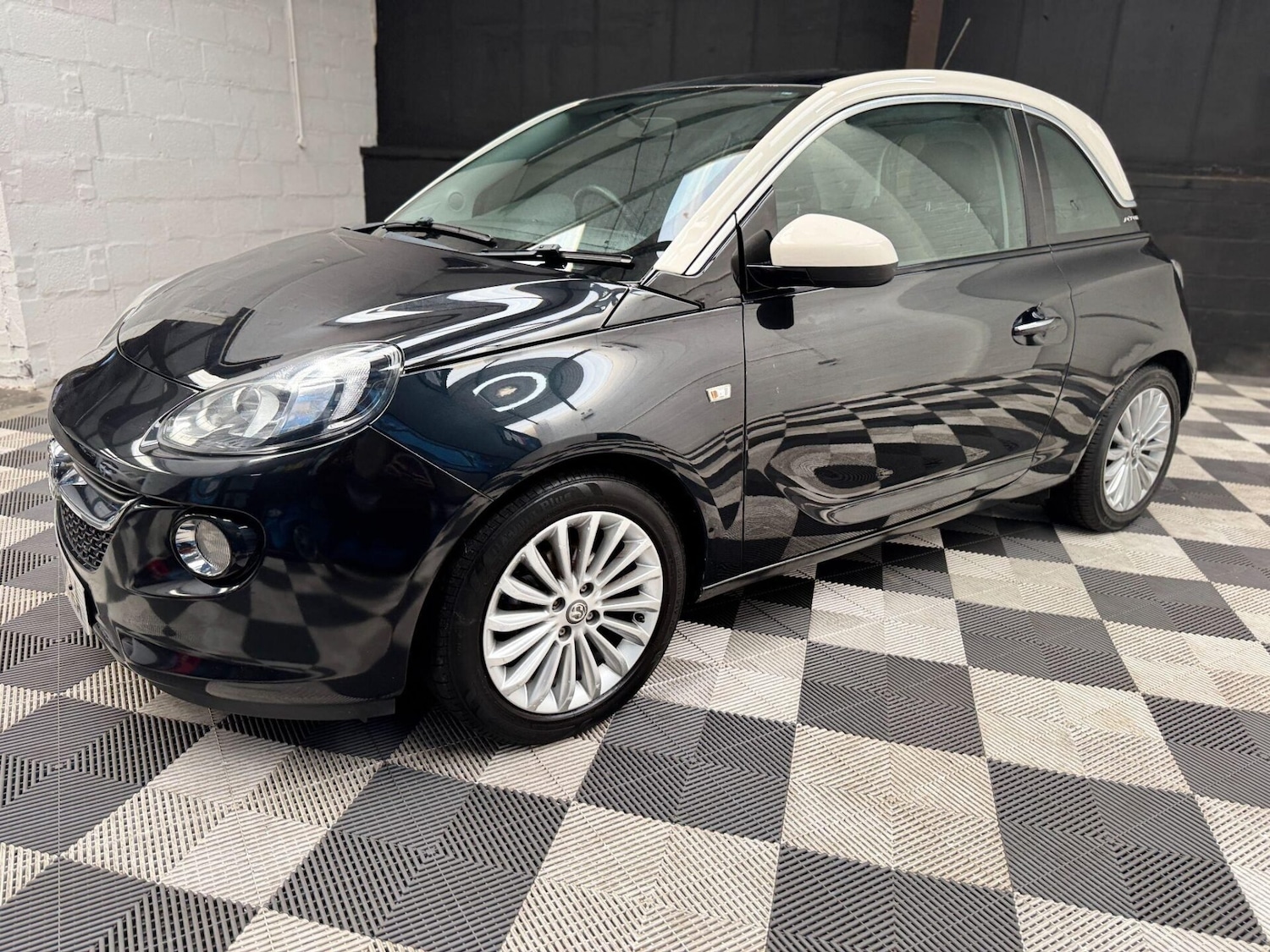 Used Vauxhall ADAM 2015 for sale - 76492284: Photo 16
