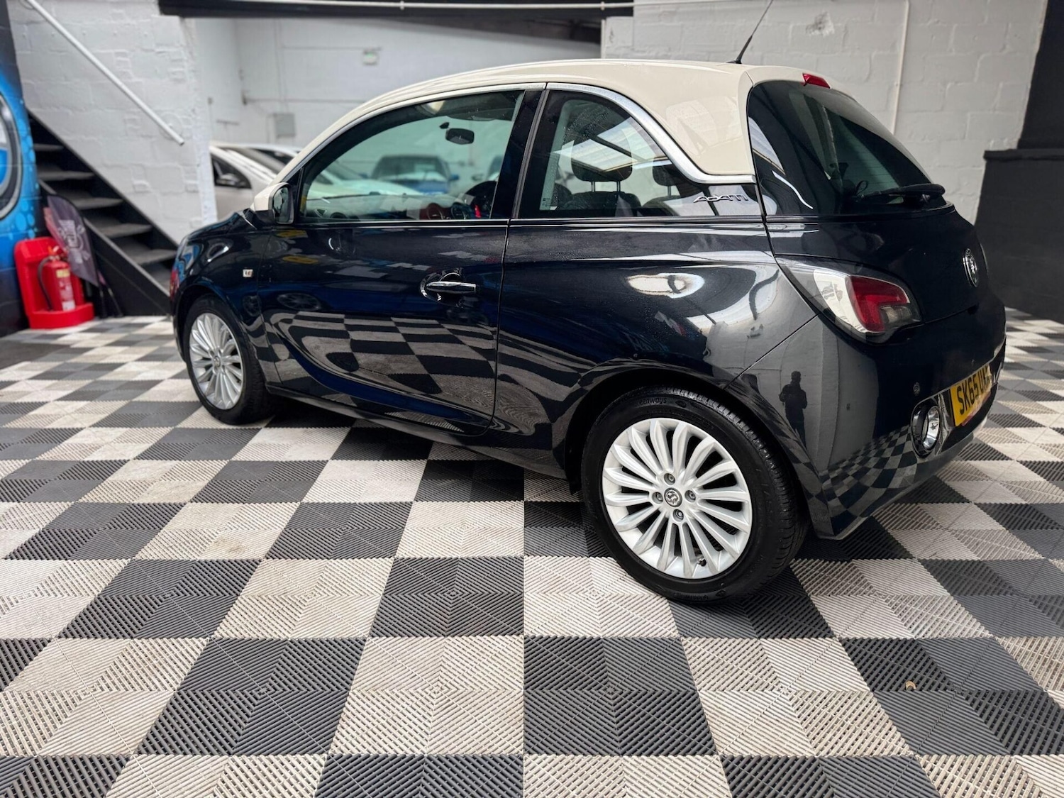 Used Vauxhall ADAM 2015 for sale - 76492284: Photo 4
