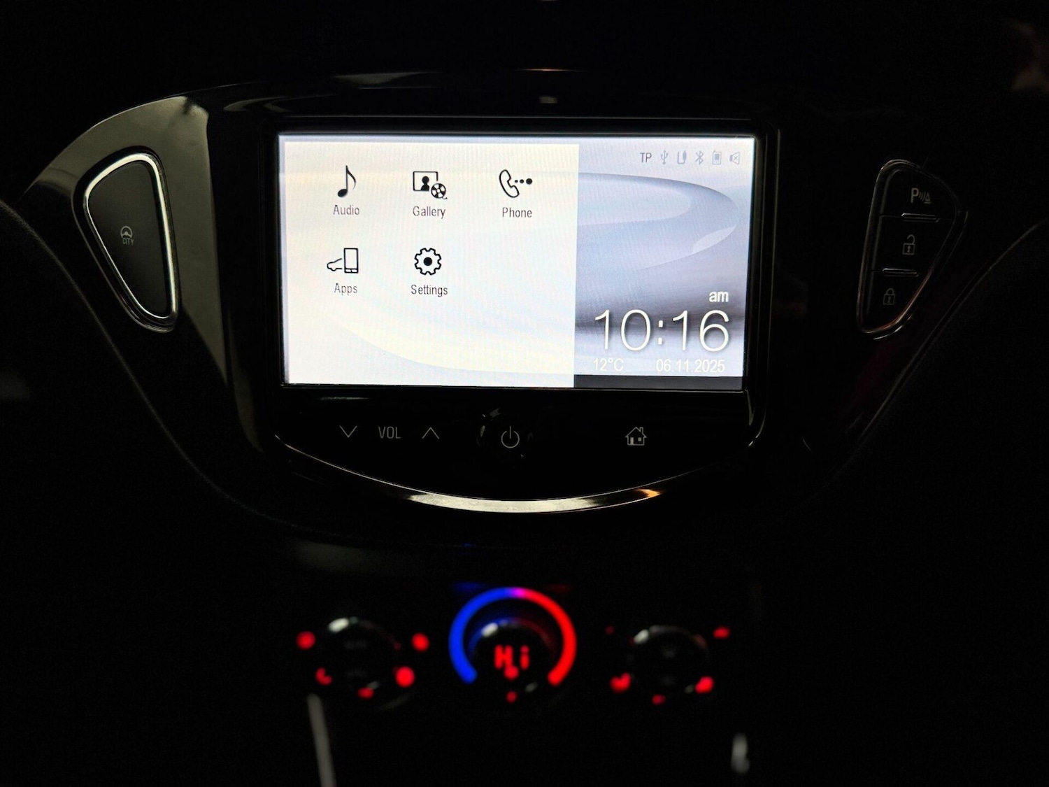 Used Vauxhall ADAM 2015 for sale - 76492284: Photo 41