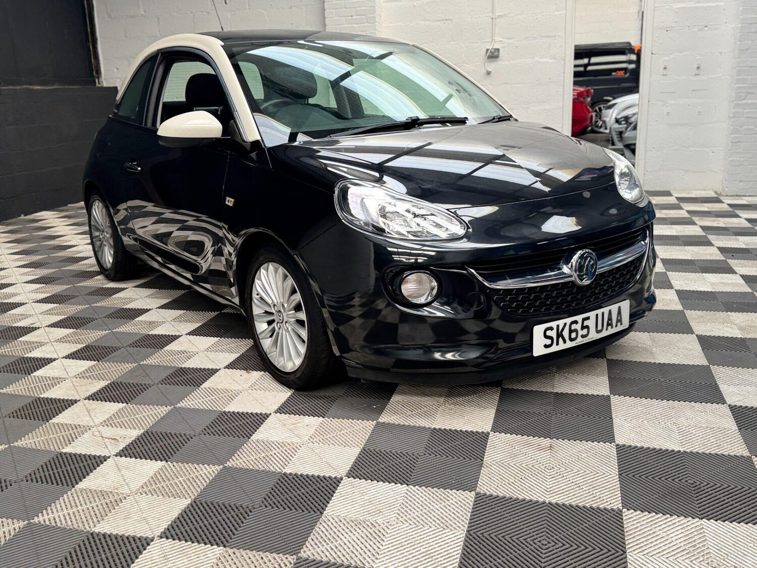 Used Vauxhall ADAM 2015 for sale - 76492284: Photo 8