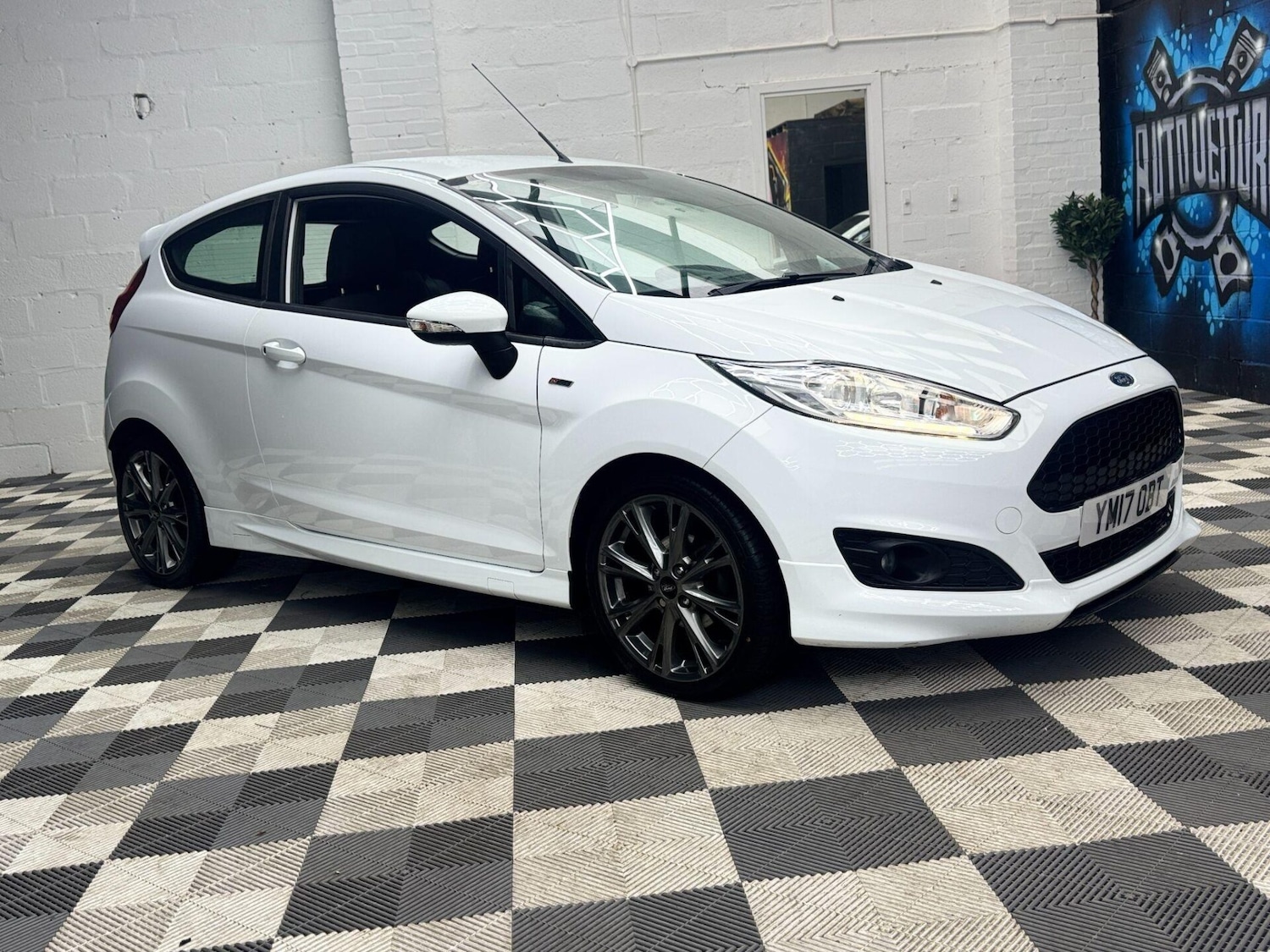 Used Ford Fiesta 2017 for sale - 76845983: Photo 2