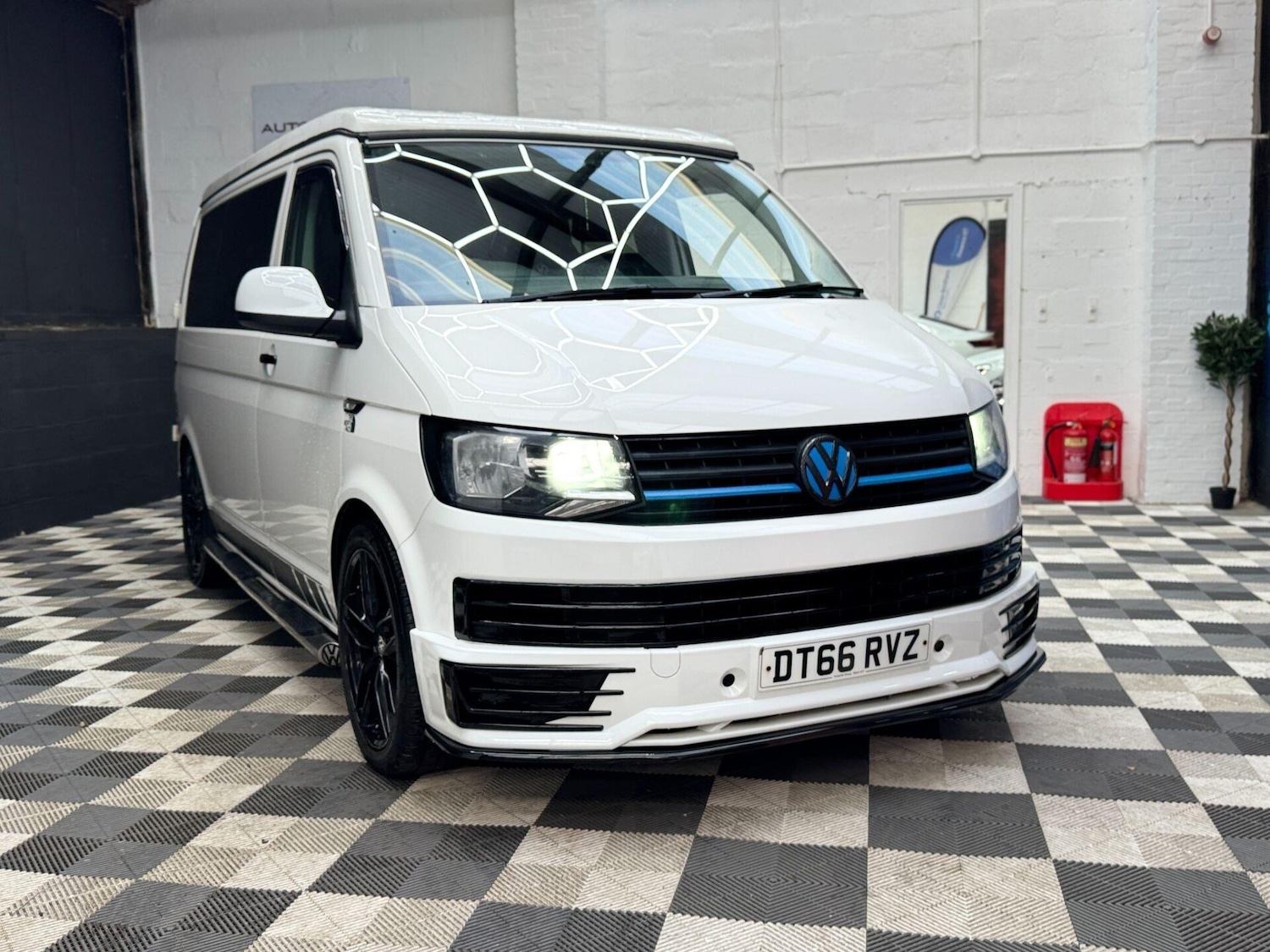 Used Volkswagen Transporter 2017 for sale - 77079880: Photo 9