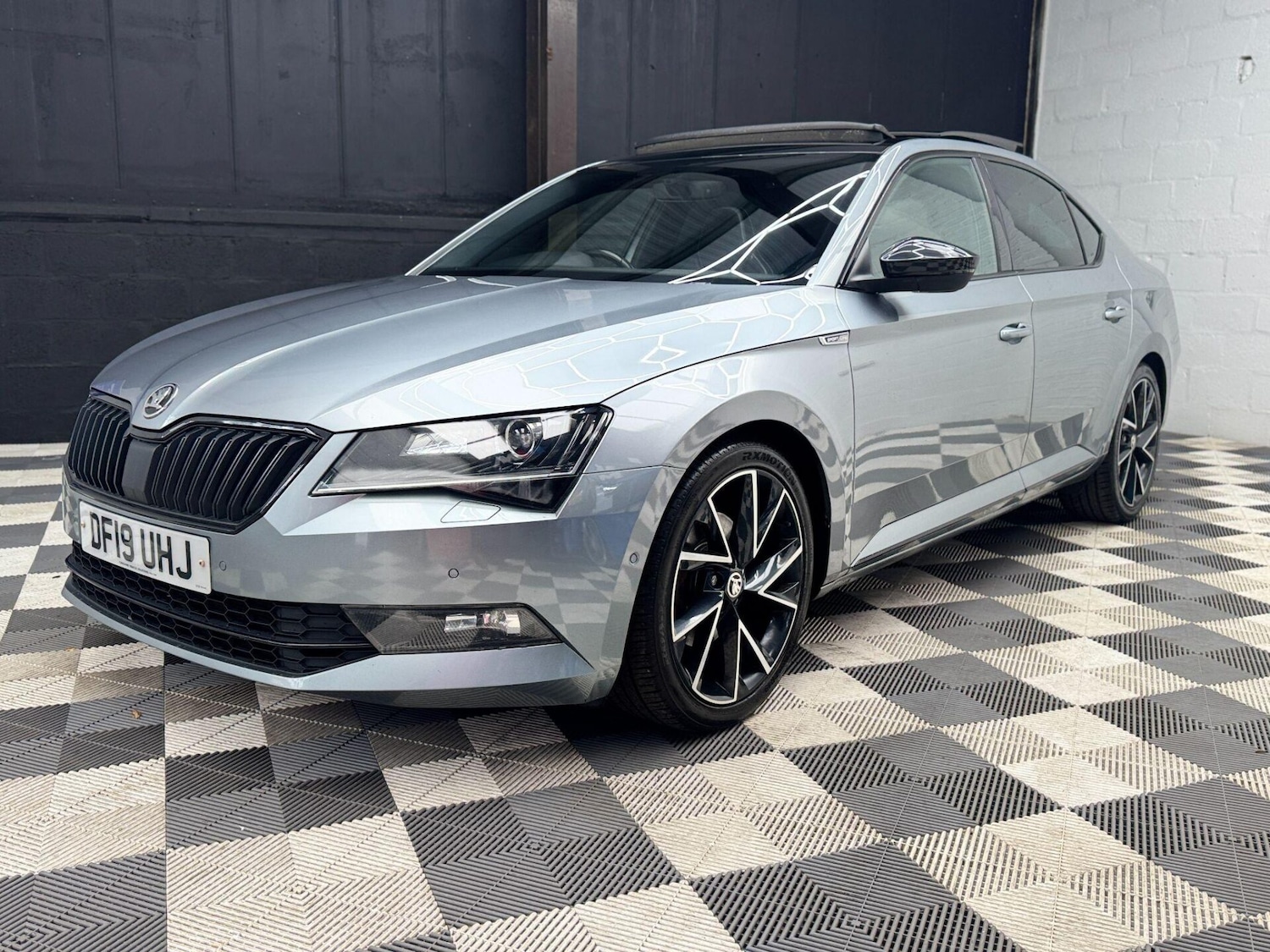 Used Skoda Superb 2019 for sale - 76919860: Photo 11