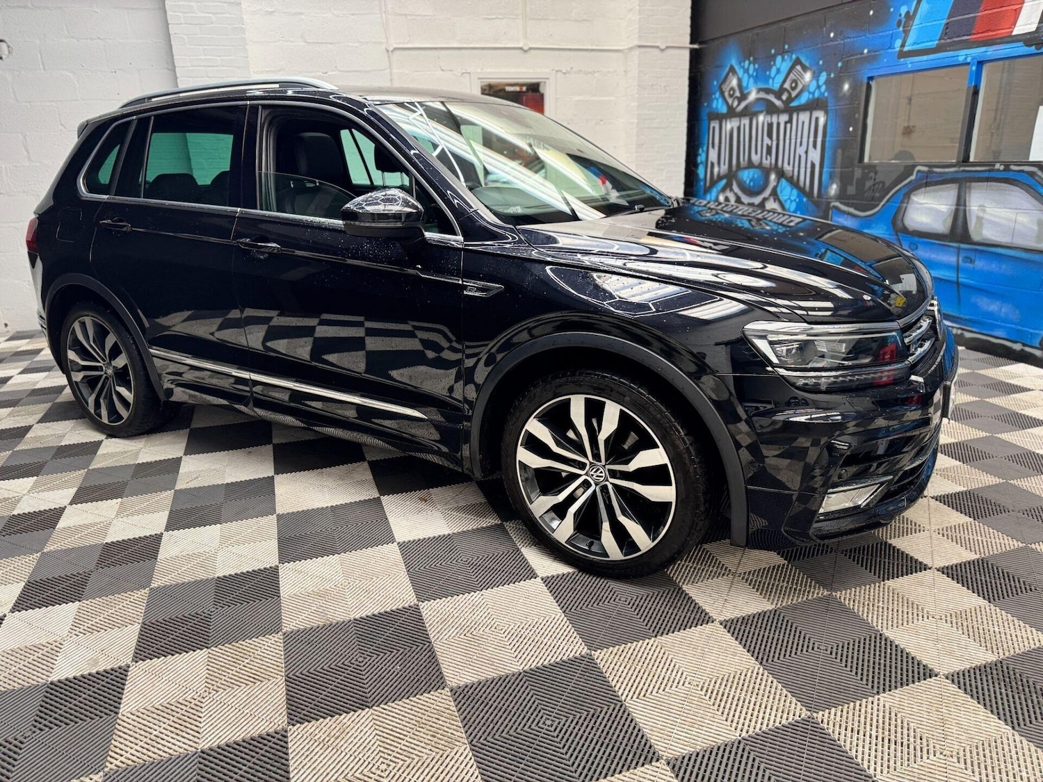 Used Volkswagen Tiguan 2017 for sale - 76508898: Photo 11